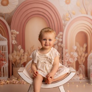 Ce soir, je vous montre le résultat du nouveau décor girly et printanier testé fin de semaine dernière.

Disponible pour les séances bébé 7/10 mois, anniversaire 1,2 et 3 ans ou séance enfant/fratrie ou un bain de mousse bébé 6/18 mois.

Je suis trop fan du rendu ♥ Et vous ?

J'ai reçu 3 messages ce week-end pour savoir si j'allais faire des cartes cadeaux pour la fête des Mamans comme les années précédentes. La réponse est OUIIIII et j'ai même mieux il y aura également une journée de mini-séances sur un super chouette décor que je vous dévoilerai bientôt. Elles auront lieu le samedi 30 mai.

Belle soirée,
Virginie F.
Photographe professionnelle, studio situé proche de Beuzeville, 27210, dans l'Eure.
www.photographiebyvirginief.com
⚠️Info planning : Des créneaux de dernières minutes peuvent être libérés de temps en temps, n'hésitez pas à m'écrire. Les prochaines disponibilités sont sur mars et juin, avril et mai sont déjà complets⚠️

#photographebeuzeville #photographenormandie #decorprintanier #girly #shootingbébé
