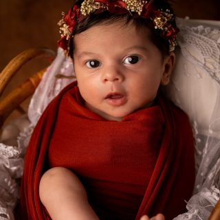 Cette jolie petite puce nous a offert de chouettes photos lors de sa séance. En respectant son rythme, nous avons pu créer des photos d'elle endormie puis ensuite les yeux grands ouverts.

Un regard qui nous en dit long je trouve !

Au studio, je m'adapte vraiment à votre bébé, à ses besoins et à son rythme. Rares sont ceux qui ne finissent pas par s'endormir... 

Eveillés ou endormis, il y a de quoi faire de merveilleuses photos. Et rappelez vous que chez moi, ce sont les bébés qui décident ! et ce n'est pas un poisson d'avril 🤤

Belle soirée,
Virginie F.
Photographe professionnelle, studio situé proche de Beuzeville, 27210, dans l'Eure.
www.photographiebyvirginief.com
⚠️Info planning : Des créneaux de dernières minutes peuvent être libérés de temps en temps, n'hésitez pas à m'écrire. Les prochaines disponibilités sont sur juin, juillet et août, avril et mai sont déjà complets⚠️

#photographebeuzeville #photographenormandie #photographenouveauné #newborn #boheme