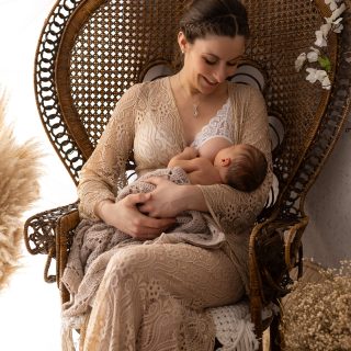 Le moment pour moi de vous dire A bientôt ! L'heure des vacances a sonné 🙂 
J'ai réussi à livré toutes les galeries de sélection des séances de cette semaine et toutes les retouches des galeries prévues cette semaine ont été réalisées 🙂 

Il me reste 2 tâches à faire avant de pouvoir déconnecter à 50% (car quand on est auto-entrepreneur on déconnecte jamais à 100% !) : Répondre aux mails et aux messages et la déclaration de TVA 😠

J'ai programmé quelques photos pour cette semaine quand-même 🙂 alors on like, on commente et on partage pour continuer de faire vivre mon travail ♥

Belle soirée,
Virginie F.
Photographe professionnelle, studio situé proche de Beuzeville, 27210, dans l'Eure.
www.photographiebyvirginief.com
⚠️Info planning : Des créneaux de dernières minutes peuvent être libérés de temps en temps, n'hésitez pas à m'écrire. Les prochaines disponibilités sont sur juin, juillet et août, avril et mai sont déjà complets⚠️

#allaitement #lienmaternel #photographebeuzeville #photographenormandie #souvenirs #aventurelactée #boheme