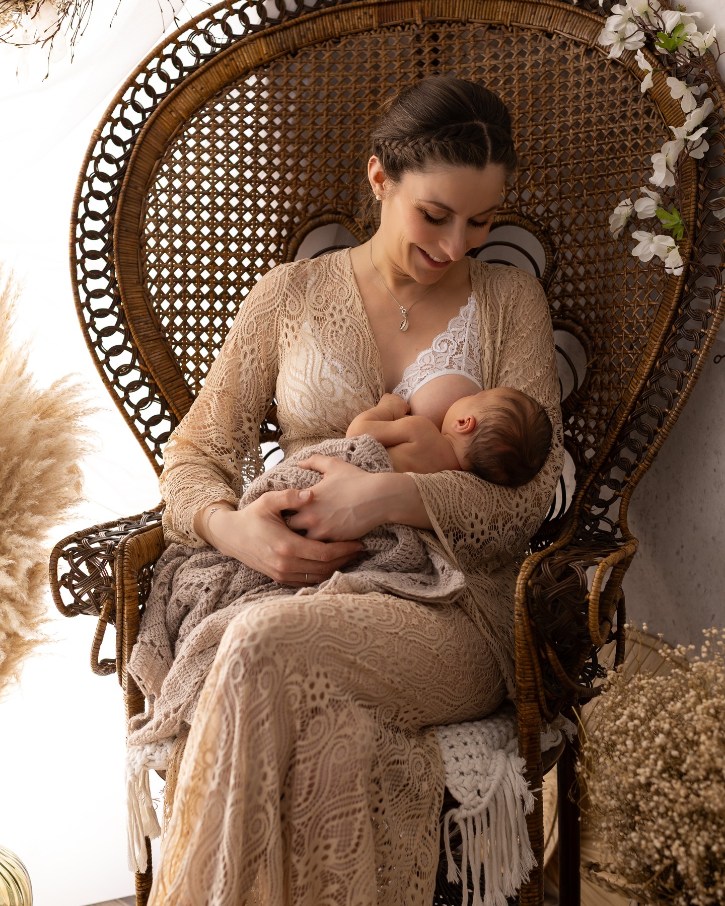 Le moment pour moi de vous dire A bientôt ! L'heure des vacances a sonné 🙂 
J'ai réussi à livré toutes les galeries de sélection des séances de cette semaine et toutes les retouches des galeries prévues cette semaine ont été réalisées 🙂 

Il me reste 2 tâches à faire avant de pouvoir déconnecter à 50% (car quand on est auto-entrepreneur on déconnecte jamais à 100% !) : Répondre aux mails et aux messages et la déclaration de TVA 😠

J'ai programmé quelques photos pour cette semaine quand-même 🙂 alors on like, on commente et on partage pour continuer de faire vivre mon travail ♥

Belle soirée,
Virginie F.
Photographe professionnelle, studio situé proche de Beuzeville, 27210, dans l'Eure.
www.photographiebyvirginief.com
⚠️Info planning : Des créneaux de dernières minutes peuvent être libérés de temps en temps, n'hésitez pas à m'écrire. Les prochaines disponibilités sont sur juin, juillet et août, avril et mai sont déjà complets⚠️

#allaitement #lienmaternel #photographebeuzeville #photographenormandie #souvenirs #aventurelactée #boheme